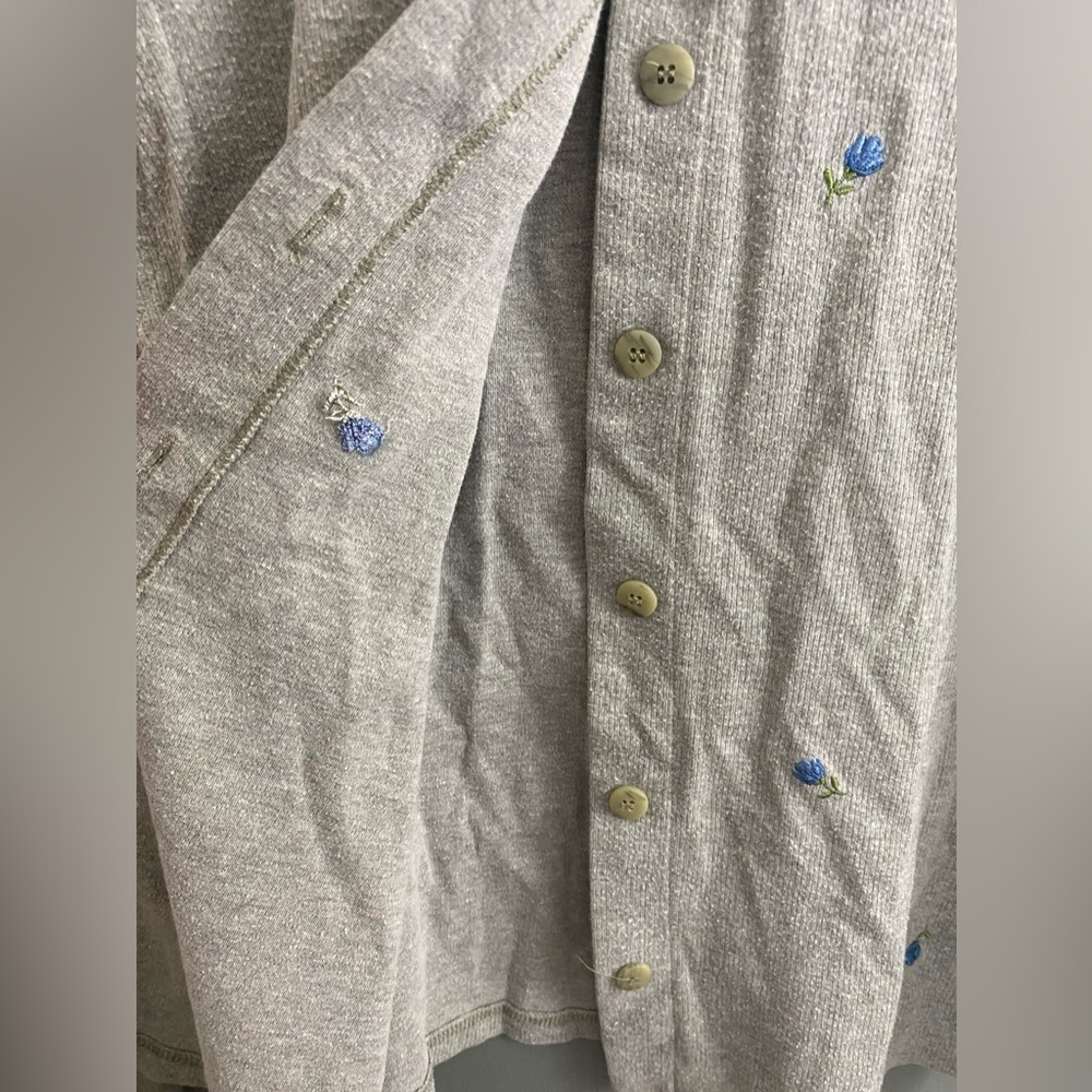 Capacity Woman Gray Cardigan with Blue Stitched Flowers -1X - Picture 3 of 5
